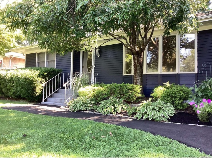 Welcome to 25 Beacon Drive. This move in ready, meticulously - Beach Home for sale in Sound Beach, New York on Beachhouse.com