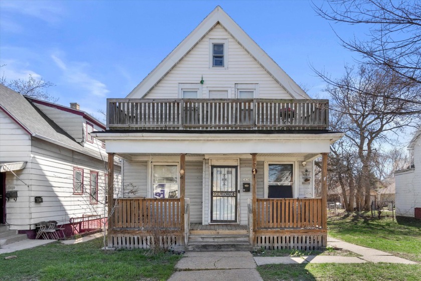 This well-maintained duplex offers a comfortable living - Beach Home for sale in Milwaukee, Wisconsin on Beachhouse.com