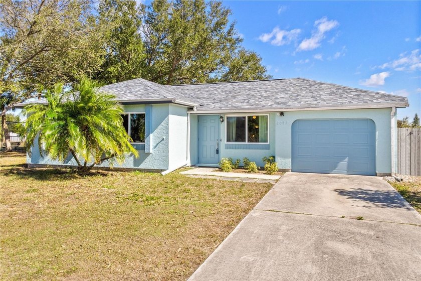 IMPROVED PRICE on this spacious and weloming 3/2 with a pool - Beach Home for sale in North Port, Florida on Beachhouse.com