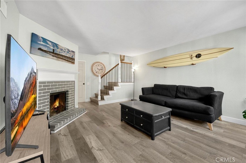 Beautiful townhouse just minutes from the beach. This stylish - Beach Condo for sale in Huntington Beach, California on Beachhouse.com