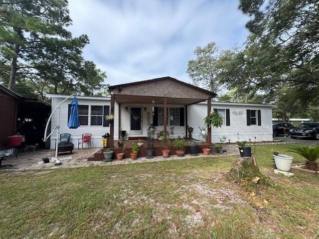 Welcome to this charming 4-bedroom, 2-bath home in the heart of - Beach Home for sale in North Myrtle Beach, South Carolina on Beachhouse.com