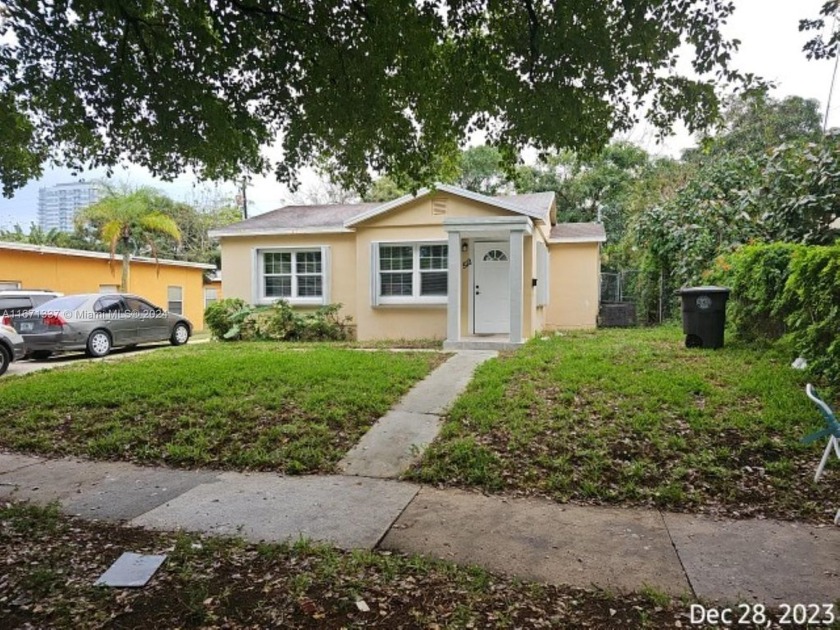 Seize the opportunity to own this 3-bedroom, 1-bath home in good - Beach Home for sale in West Palm Beach, Florida on Beachhouse.com