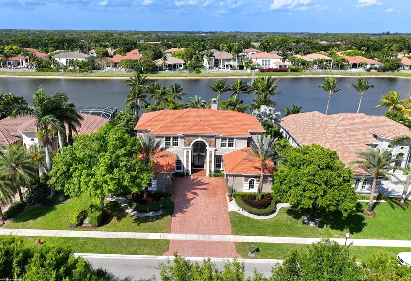 Reduced over $200k! Stunning 4Br lakefront home in Wellington's - Beach Home for sale in Wellington, Florida on Beachhouse.com