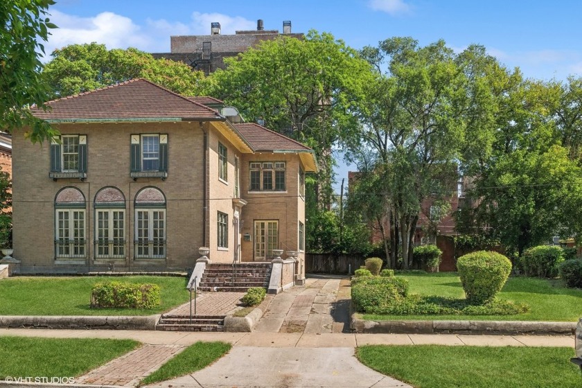 Uncover a delightful rehabber's dream tucked away in the - Beach Home for sale in Chicago, Illinois on Beachhouse.com