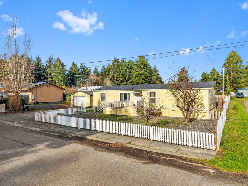 This unique investment offers a 3 bed 2 bath manufactured home - Beach Home for sale in Eureka, California on Beachhouse.com