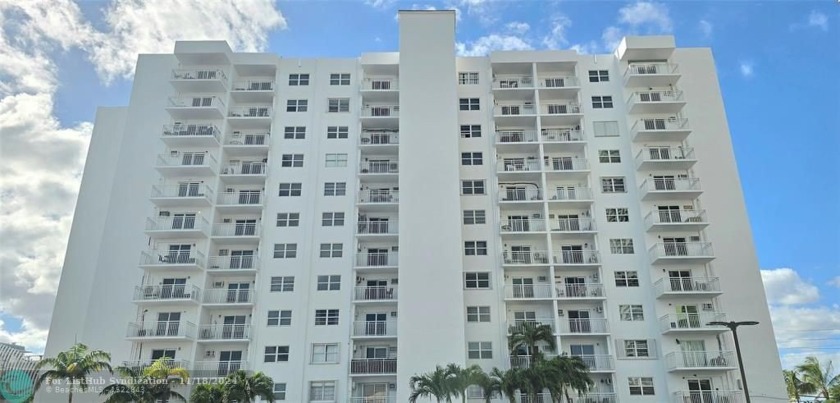 This rare, corner penthouse offers the perfect blend of luxury - Beach Condo for sale in Fort Lauderdale, Florida on Beachhouse.com