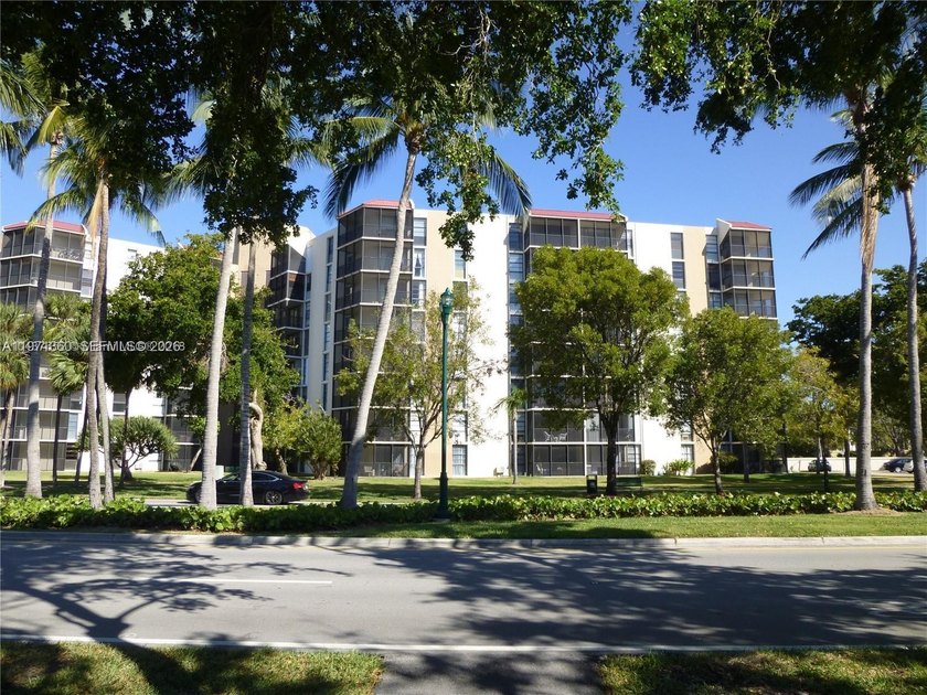 Live the Aventura lifestyle! Spacious condo in the heart of one - Beach Condo for sale in Aventura, Florida on Beachhouse.com