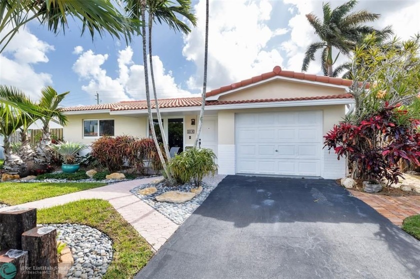 Beautifully maintained 3-bedroom, 2-bath home in highly - Beach Home for sale in Dania, Florida on Beachhouse.com