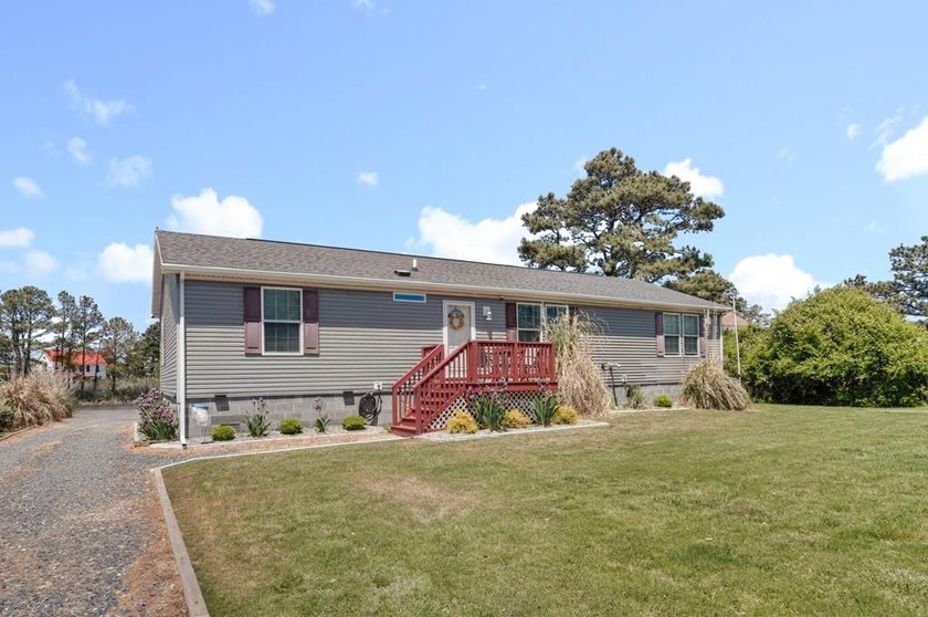 Welcome to your own slice of Chincoteague paradise! Situated on - Beach Home for sale in Chincoteague Island, Virginia on Beachhouse.com