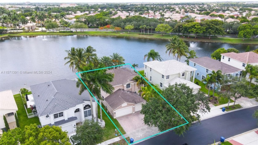 Spectacular 5 Bedroom/3 Bathroom Waterfront Home with Pool and 3 - Beach Home for sale in Miramar, Florida on Beachhouse.com