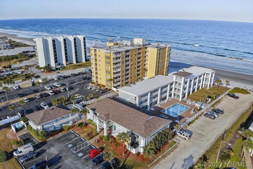 Make this 2 story stand alone condo/townhouse yours! A spacious - Beach Condo for sale in New Smyrna Beach, Florida on Beachhouse.com
