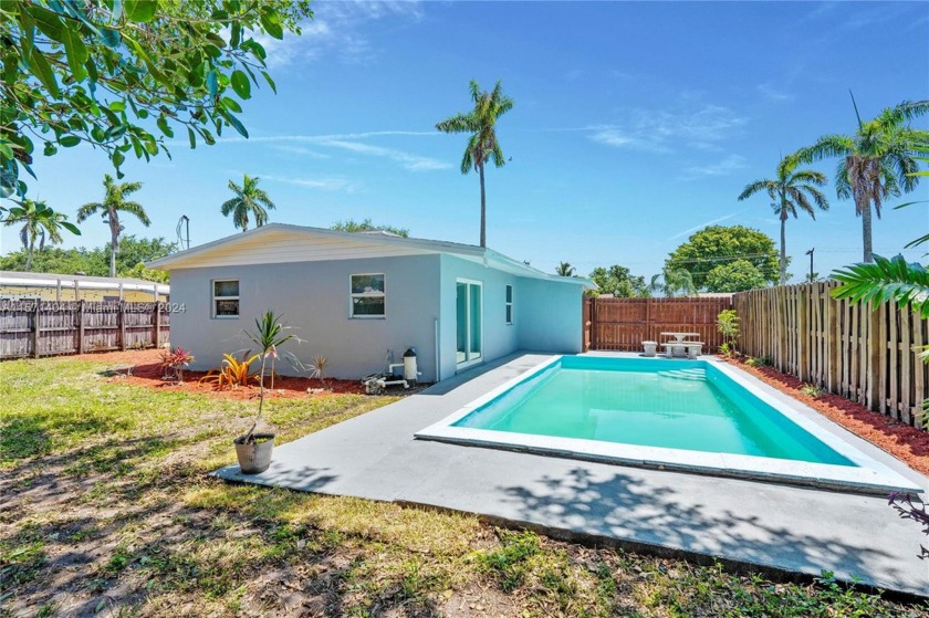 GORGEOUS 2BR/1BA POOL HOME! - STAINLESS STEEL REFRIGERATOR - Beach Home for sale in Davie, Florida on Beachhouse.com