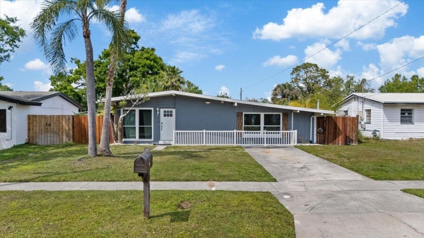 Perfectly Located South Tampa Gem with Stunning Outdoor Oasis

 - Beach Home for sale in Tampa, Florida on Beachhouse.com