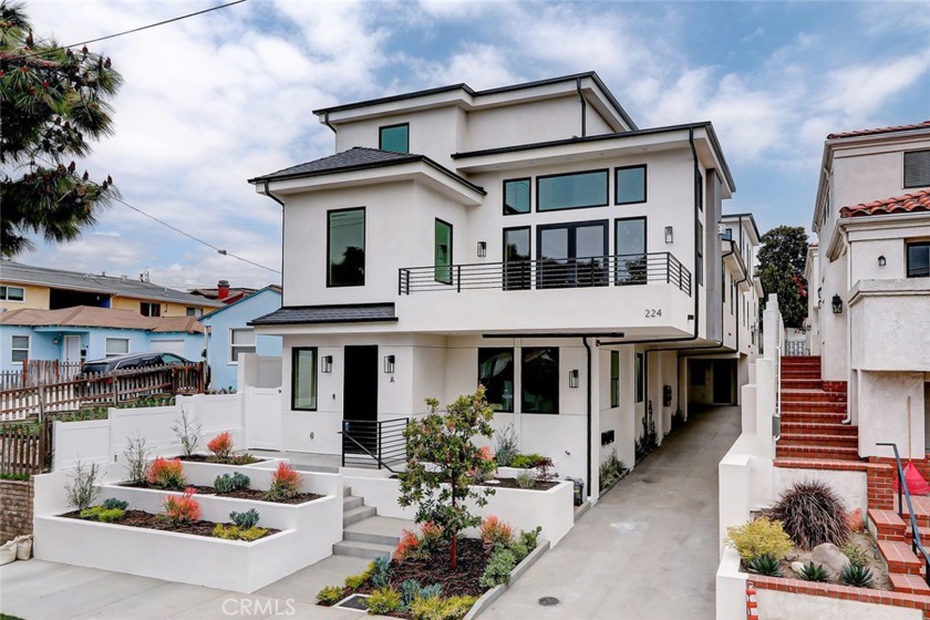 Welcome to this extraordinary residence situated in the heart of - Beach Townhome/Townhouse for sale in Redondo Beach, California on Beachhouse.com