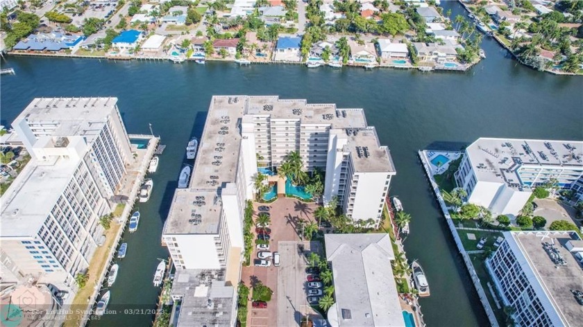 Bring 2 cars, a boat, your pets and move right into this 2 story - Beach Condo for sale in Fort Lauderdale, Florida on Beachhouse.com