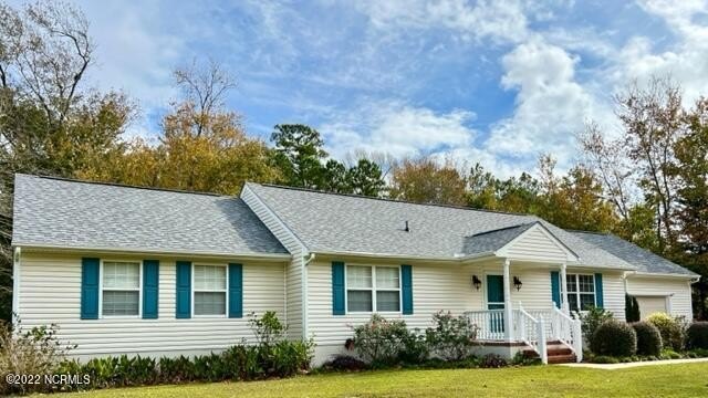 ONE LEVEL Move-In ready 3 bedroom/ 2 bath home in Morehead City - Beach Home for sale in Morehead City, North Carolina on Beachhouse.com