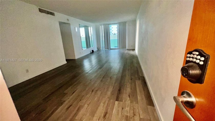BEAUTIFUL 1 BEDROOM 1 BATHROOM WITH A COZY BALCONY WITH GARDEN - Beach Condo for sale in Hollywood, Florida on Beachhouse.com