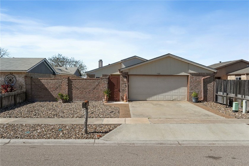 722 Oriole is the kind of house that makes you feel like you won - Beach Home for sale in Corpus Christi, Texas on Beachhouse.com