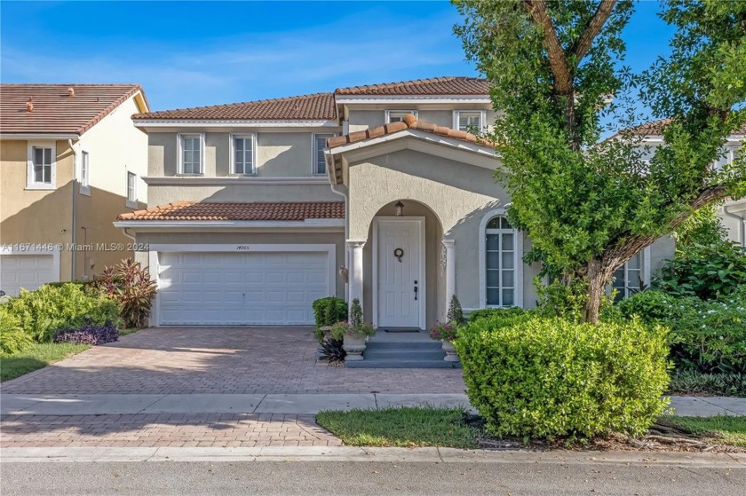 This fantastic 5-bedroom, 3.5-bathroom gem is perfect for - Beach Home for sale in Homestead, Florida on Beachhouse.com