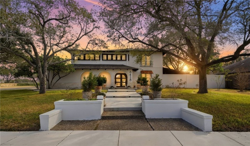 Welcome to 6418 Long Meadow, a rare Country Club home blending - Beach Home for sale in Corpus Christi, Texas on Beachhouse.com