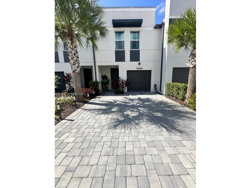Beautifully updated 3/2.5 bath townhouse in the gated Enclave at - Beach Townhome/Townhouse for sale in Mangonia Park, Florida on Beachhouse.com