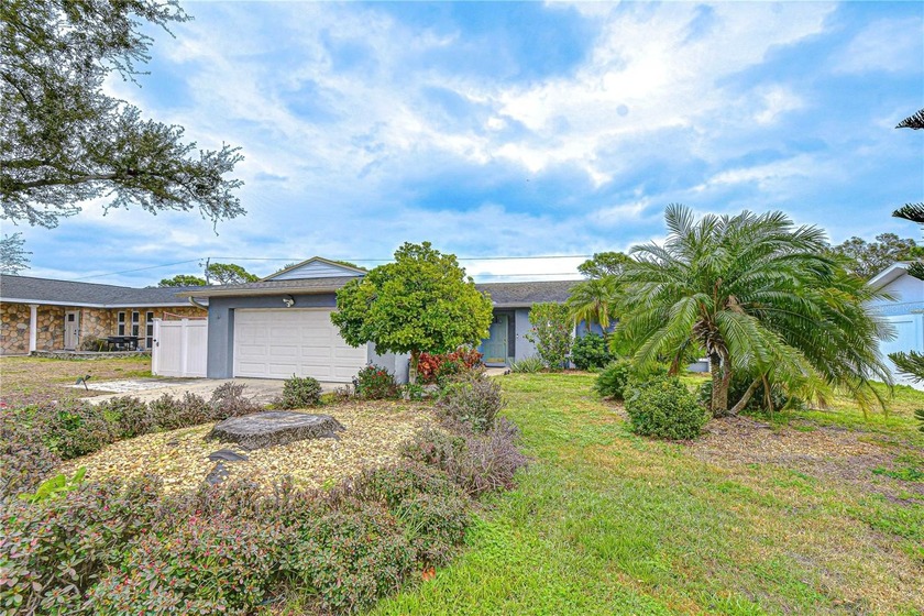 Don't miss out on this move-in-ready pool home is nestled in the - Beach Home for sale in Largo, Florida on Beachhouse.com
