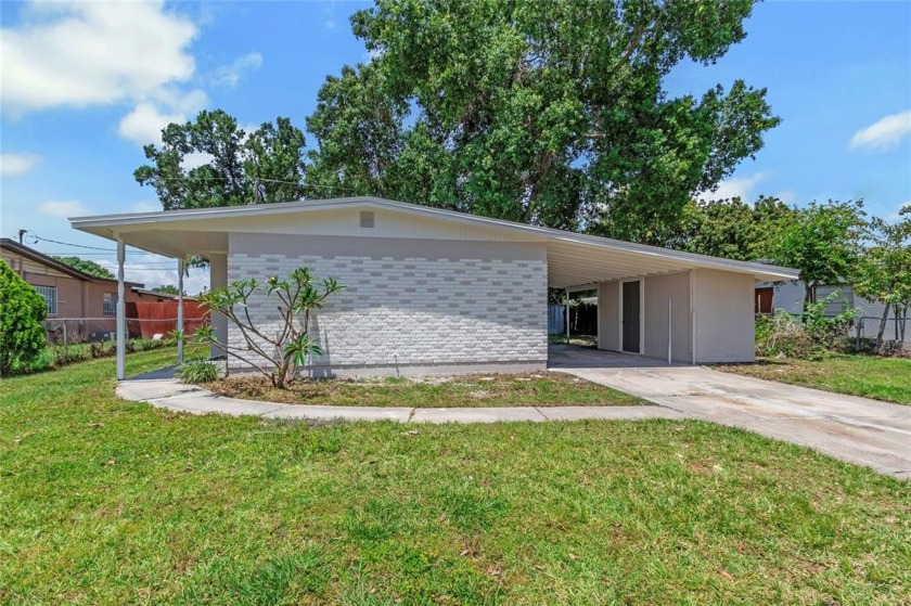 This gorgeous FULLY UPDATED single family home with NO HOA OR - Beach Home for sale in Tampa, Florida on Beachhouse.com