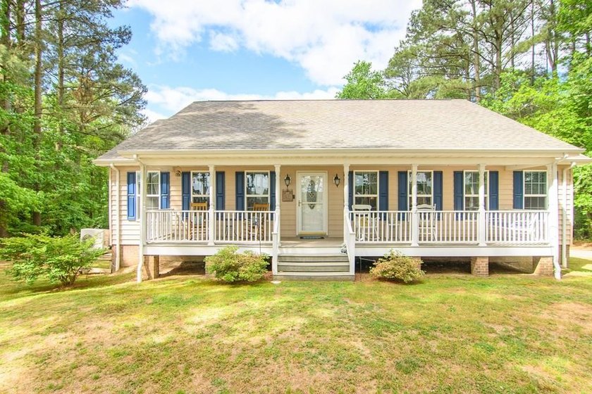 Start your mornings sitting on the welcoming front porch - Beach Home for sale in Bloxom, Virginia on Beachhouse.com
