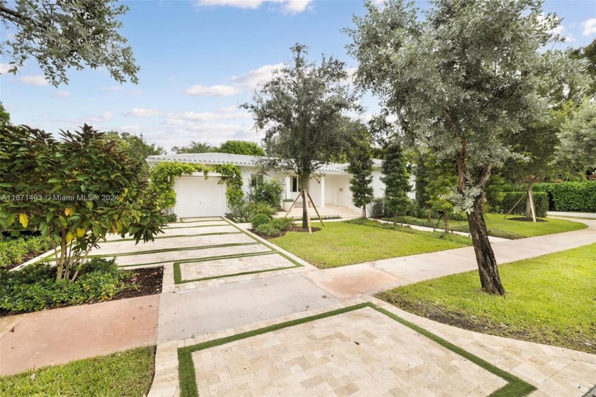 Designer Coral Gables home features vaulted ceilings and a fully - Beach Home for sale in Coral Gables, Florida on Beachhouse.com