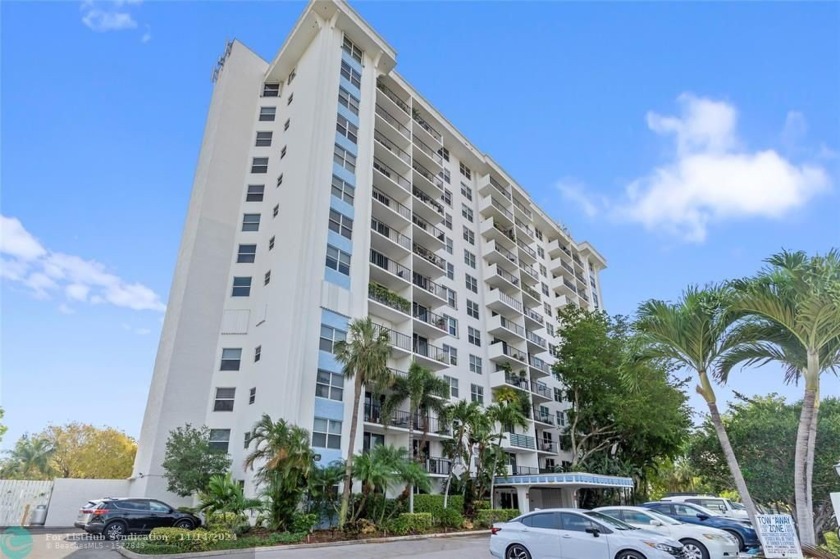 JUST LISTED! RARELY AVAILABLE PENTHOUSE CORNER UNIT. ENJOY CITY - Beach Condo for sale in Fort Lauderdale, Florida on Beachhouse.com