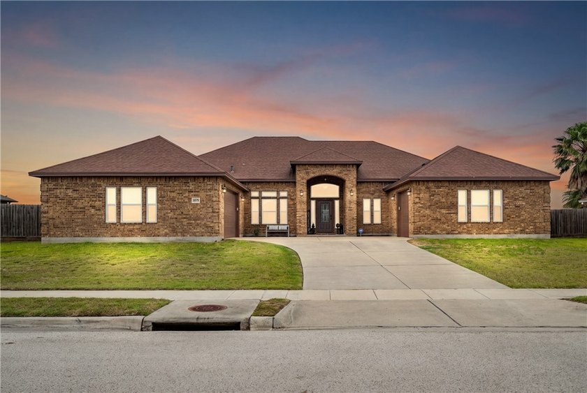 Welcome to this stunning home in the highly desirable Sun George - Beach Home for sale in Corpus Christi, Texas on Beachhouse.com