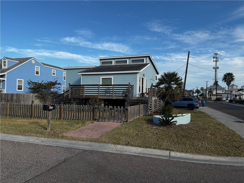 Welcome to 202 W Roberts Ave in Old Town Port Aransas-a prime - Beach Home for sale in Port Aransas, Texas on Beachhouse.com