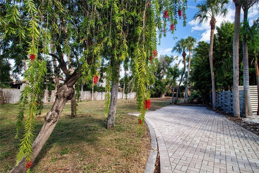 Quiet, charming location for your future dream home. An - Beach Lot for sale in Sarasota, Florida on Beachhouse.com