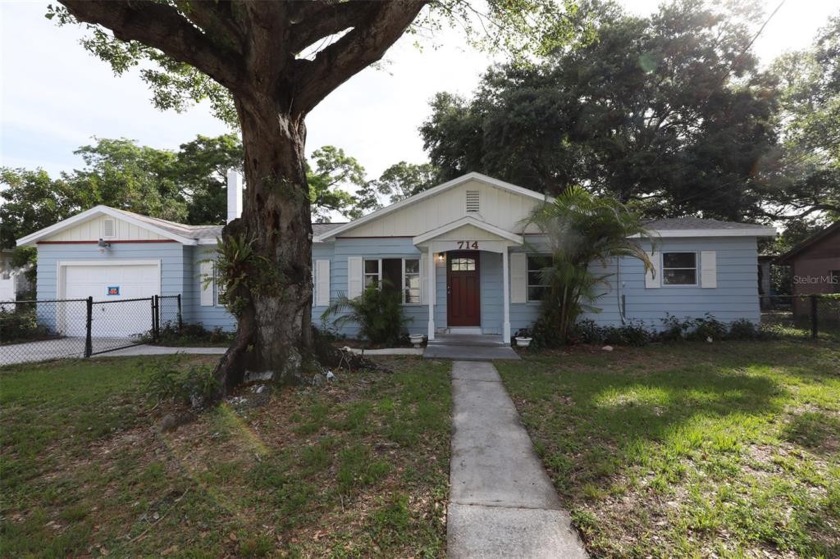 Looking for an updated home that sits on over a quarter of an - Beach Home for sale in Largo, Florida on Beachhouse.com