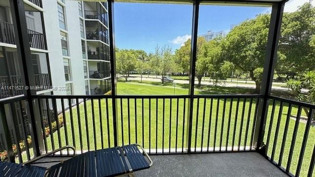 Excellent 2/2 bedroom apartment, very spacious, oversized master - Beach Condo for sale in Aventura, Florida on Beachhouse.com