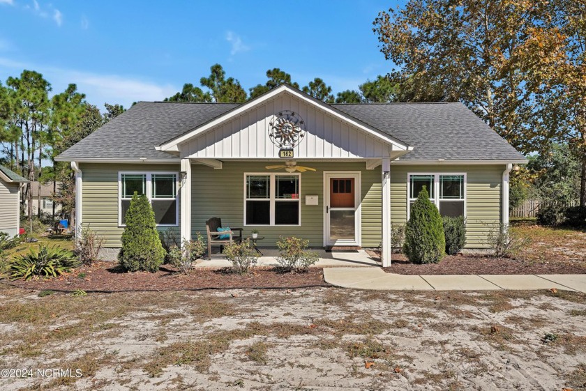 Adorable MOVE-IN READY home in Boiling Spring Lakes. Enter from - Beach Home for sale in Southport, North Carolina on Beachhouse.com