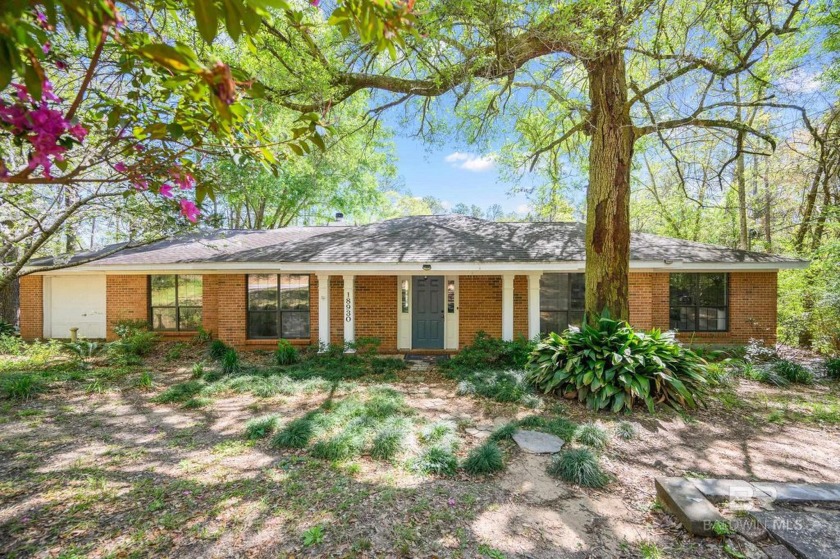 Waterfront 3-bed, 2-bath home on upper Fish River with no HOA - Beach Home for sale in Fairhope, Alabama on Beachhouse.com