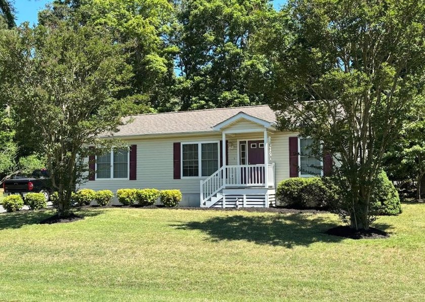 This perfectly maintained 3 bedroom/ 2 bathroom cottage located - Beach Home for sale in Greenbackville, Virginia on Beachhouse.com