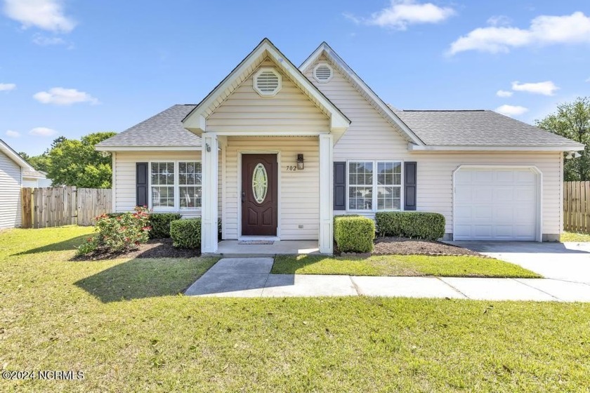 Don't miss out on this turn-key ready home (cleaned, inspected - Beach Home for sale in Wilmington, North Carolina on Beachhouse.com