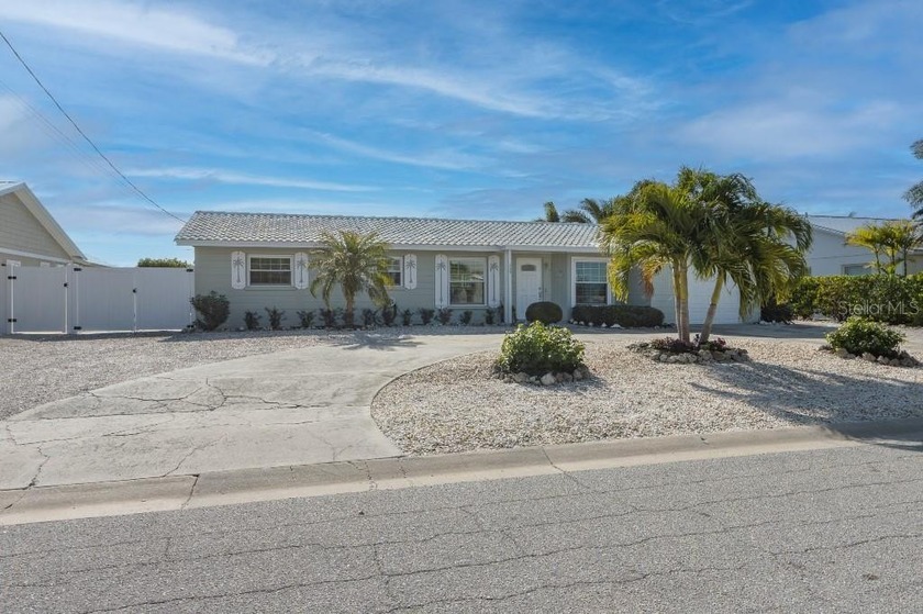 Welcome to your slice of island living in the heart of Holmes - Beach Home for sale in Holmes Beach, Florida on Beachhouse.com