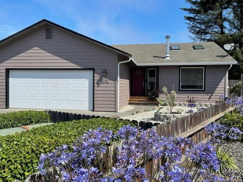 Located on a quiet cut-de-sac, this 3 bedroom 2 bath home - Beach Home for sale in Eureka, California on Beachhouse.com
