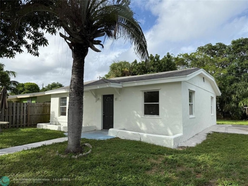 Nestled in the heart of Delray this  2-bedroom, 1-bathroom home - Beach Home for sale in Delray Beach, Florida on Beachhouse.com