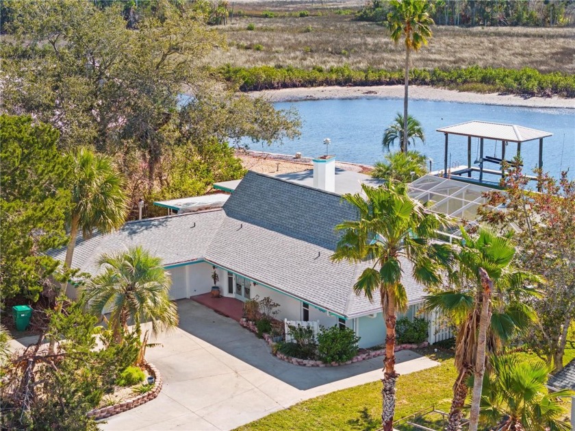 Water-Front Opportunity - Your Dream Home Awaits! Welcome to - Beach Home for sale in Crystal River, Florida on Beachhouse.com