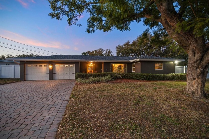 Perfectly positioned on a prominent corner lot in a - Beach Home for sale in Clearwater, Florida on Beachhouse.com