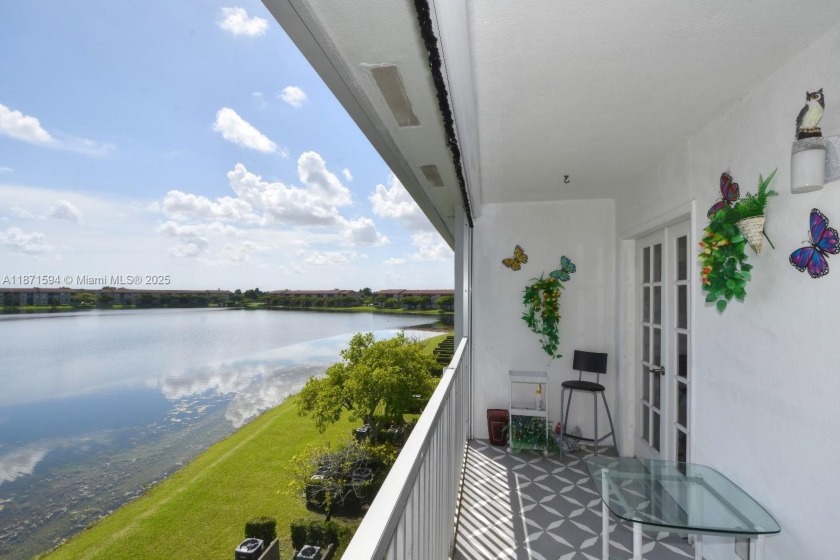The most beautiful 2BD/2BA condo on 4th floor, next to end unit - Beach Condo for sale in Pembroke Pines, Florida on Beachhouse.com