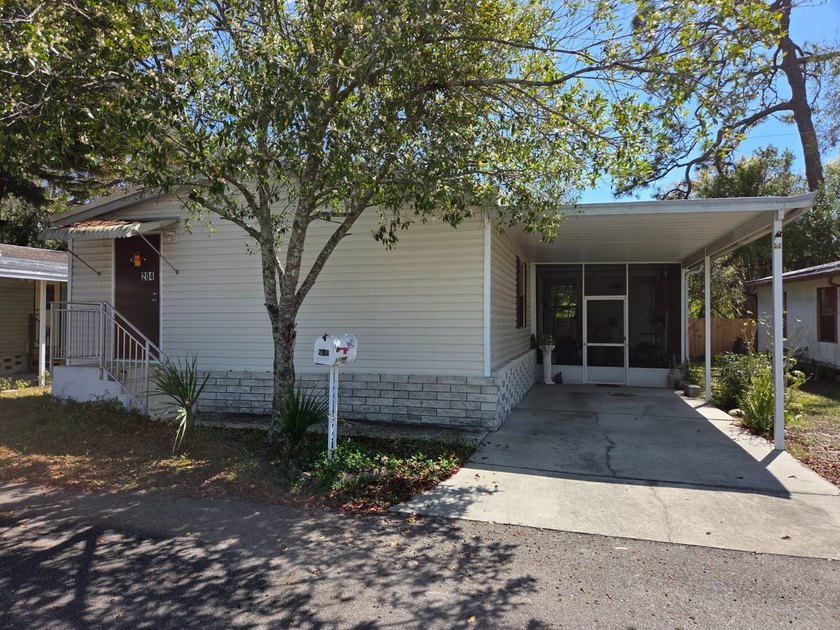 This 2001 3 bed 2 bath home is located in Rose Lake Estates a 5 - Beach Home for sale in Tampa, Florida on Beachhouse.com