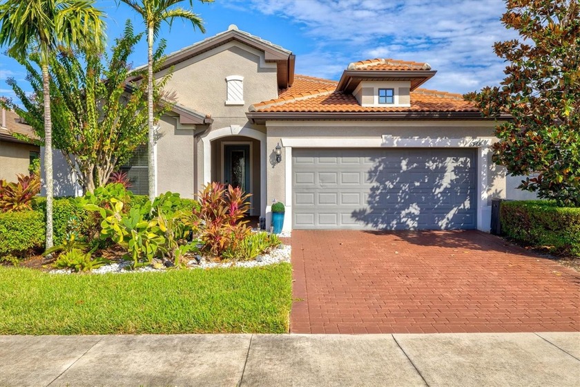 Immaculate and beautifully upgraded home in Sandhill Preserve! - Beach Home for sale in Sarasota, Florida on Beachhouse.com