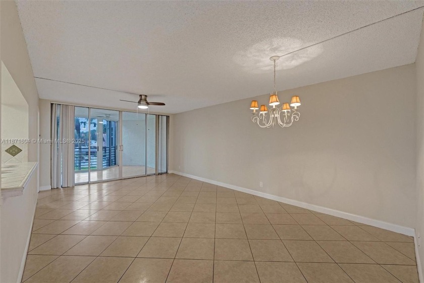 RARELY AVAILABLE 3-BEDROOM CORNER UNIT! This spacious and bright - Beach Condo for sale in Davie, Florida on Beachhouse.com