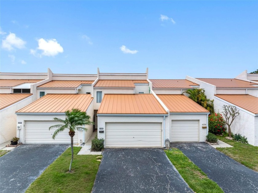 Charming, Coastal Townhome on Tampa Bay!  Convenient to Airport - Beach Townhome/Townhouse for sale in Tampa, Florida on Beachhouse.com