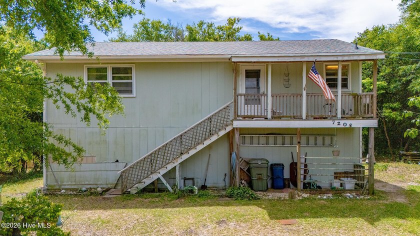 Emerald Isle oceanside throwback beach house! High lot, not in a - Beach Home for sale in Emerald Isle, North Carolina on Beachhouse.com